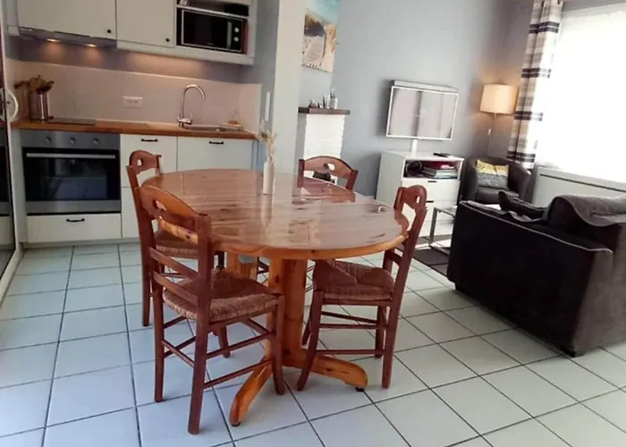 Holiday home Les 4 As, Maison Au Coeur De Proche *